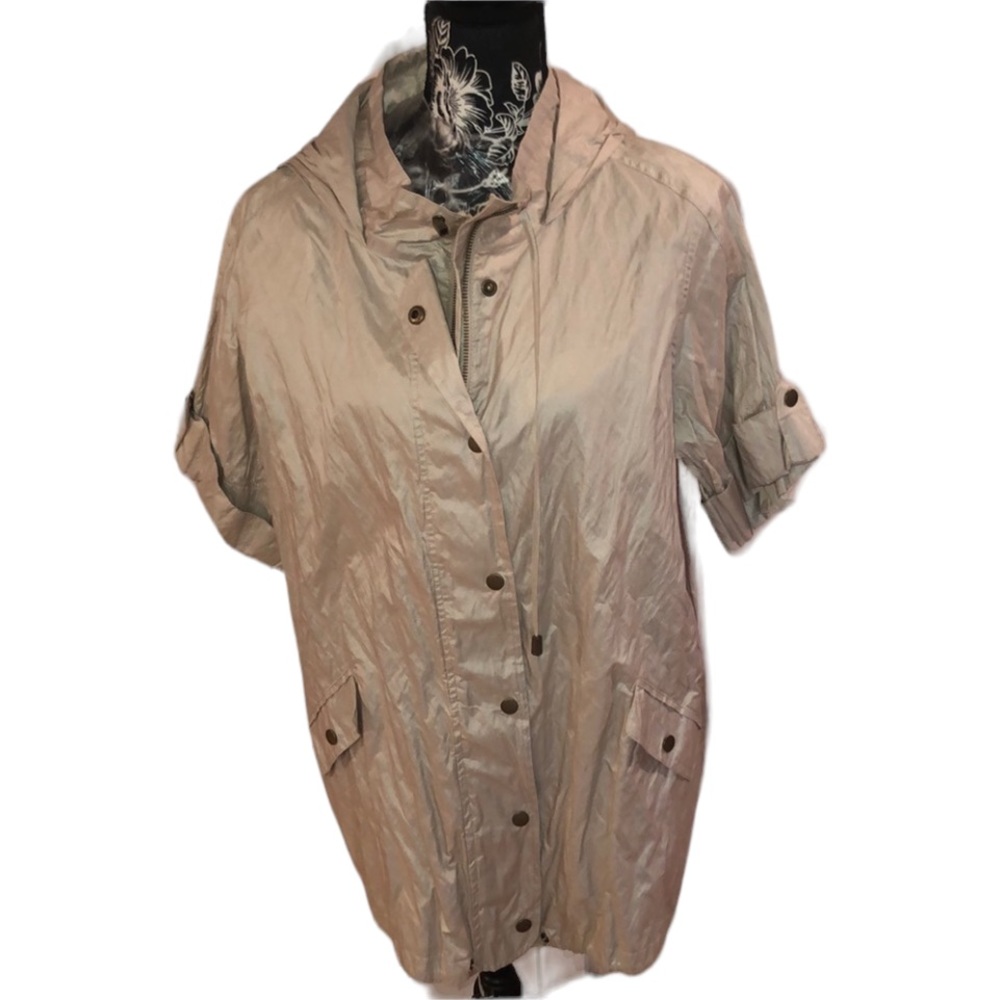 Chico’s Zenergy size XL 14-16 tan windbreaker with a bit of shimmer